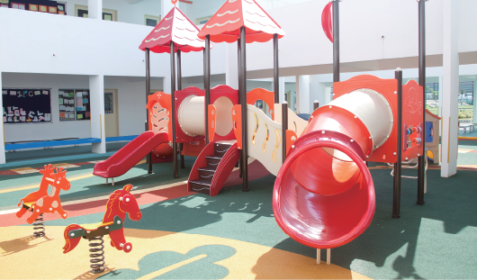 教室はもちろん、園庭遊具・教室の玩具もまるごとコーティング。