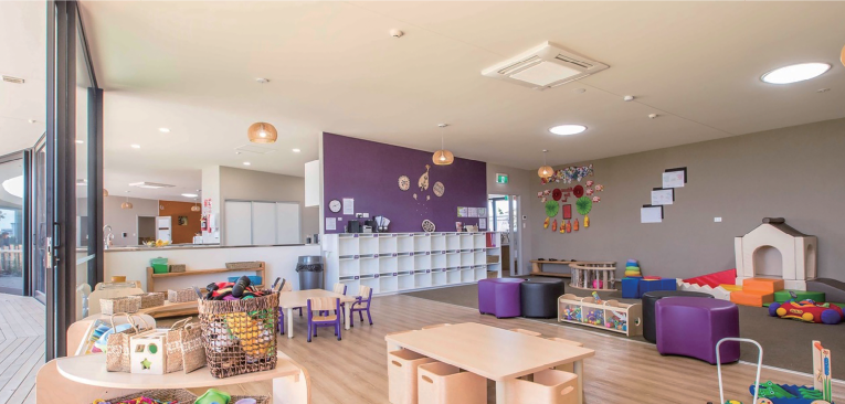 太陽光・蛍光灯・LEDなどの紫外線を吸収することで強い光触媒作用を発揮。